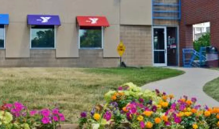 The front entrance of the 8th street YMCA location.